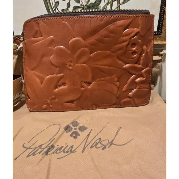NEW Patricia Nash - Brown Leather Wristlet  Floral Detail - Picture 6 of 6